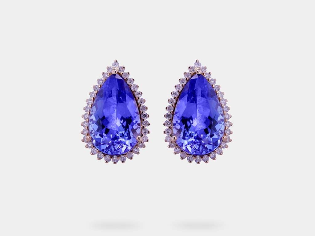 An Earring made of pear shaped stone of Tanzanite.
