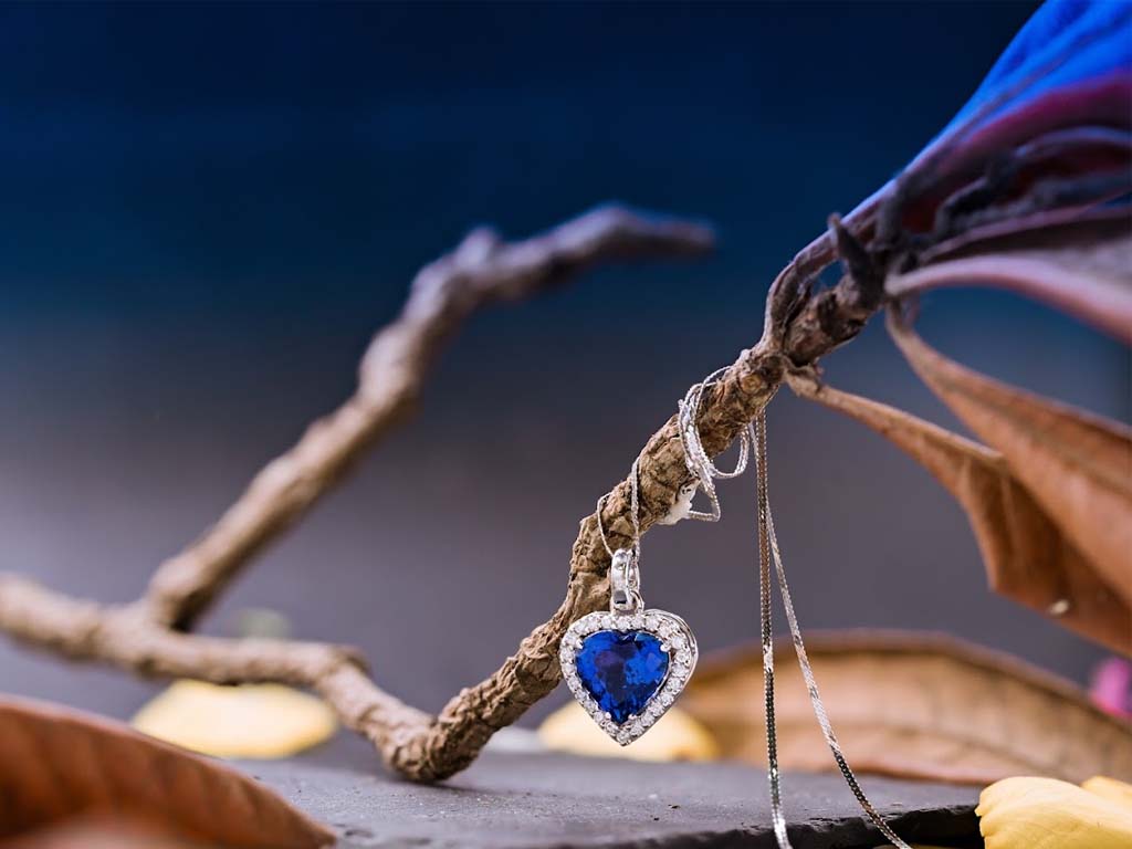 Elevate your gifting with stunning tanzanite jewelry. Shop earrings, pendants, and sets for a meaningful gesture they'll love.