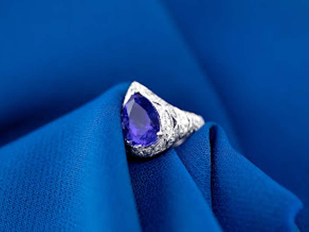 Exploring the Astonishing Benefits of Wearing Tanzanite Gemstones